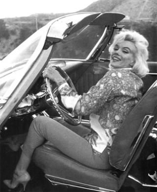 Retro Rockets: Marilyn Monroe and a 1962 Chrysler 300H convertible | See more about Marilyn Monroe, Rockets and Retro.