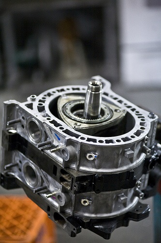 Mazda automobile - Rotary Engine build-48