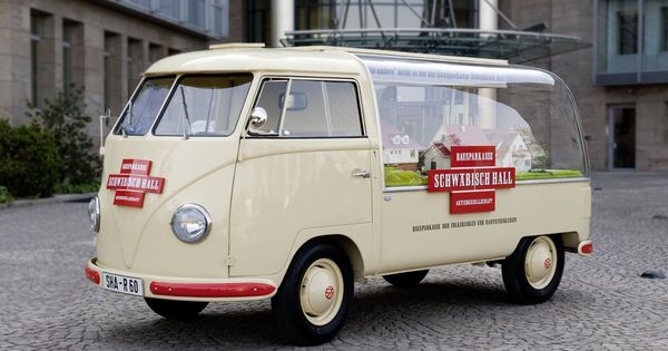 VW Bus vor Hauptverwaltung. Gastbeitrag: Bulli fA?r die Bausparkasse | See more about Vw Bus, Volkswagen and Advertising.