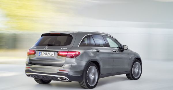 2016 Mercedes-Benz GLC one-ups old GLK in every way | See more about Mercedes Benz.