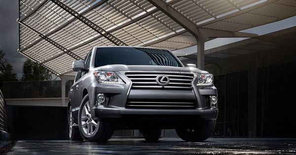 Photo Lookbook: Full Screen Images of 2014 Lexus LX 560 | See more about Screens, Models and Galleries.