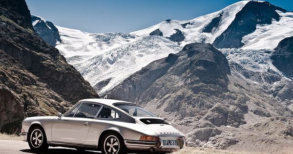 Porsche - 911 on the Susten Pass