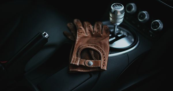 Audi-r8-michael-morelli-lowly-gentlemen-driving-gloves.jpg 1,200A?798 pixels