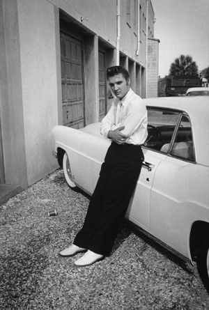 Lincoln automobile - Elvis next to his 1956 Lincoln Continental